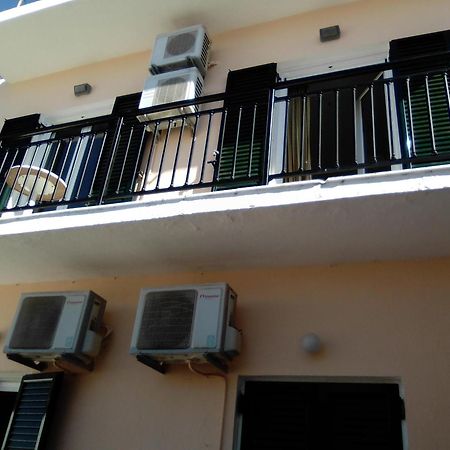 Georgia Beach Apartments Mesongí Esterno foto
